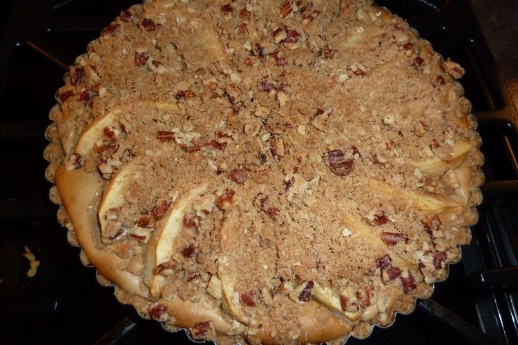 Pear and Cream Cheese Crumble Tart