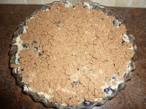 Pie plate with unbaked streussel