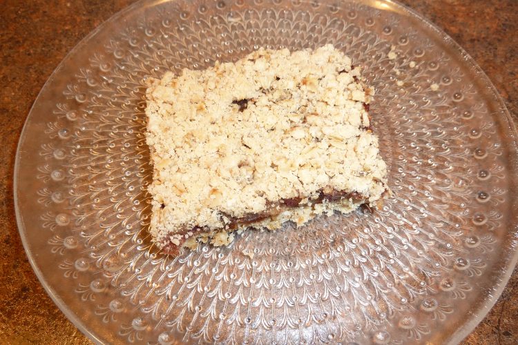 A date square on a plate