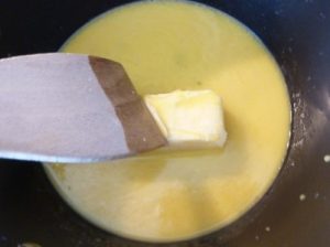 Making Hollandaise Sauce