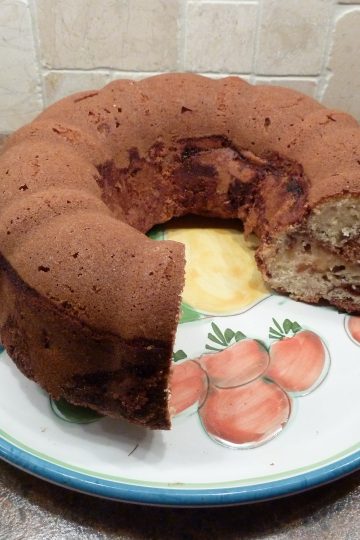 Apple and Cinnamon Bundt Cake