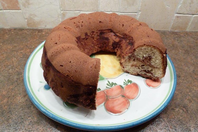 Apple and Cinnamon Bundt Cake